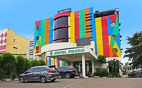 Super Oyo Townhouse Oak Hotel Fiducia Serpong